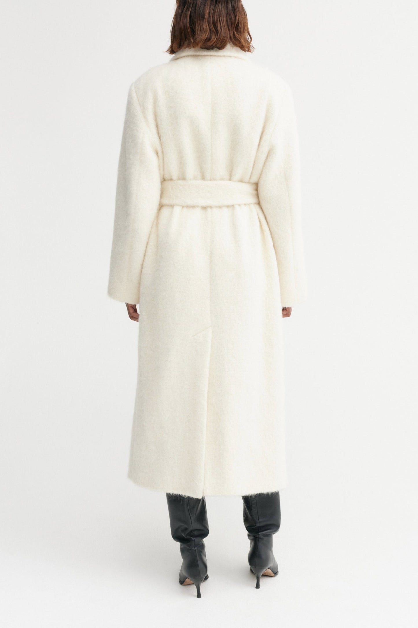 Mantel Ivy in CreamAlmada Label - Anita Hass