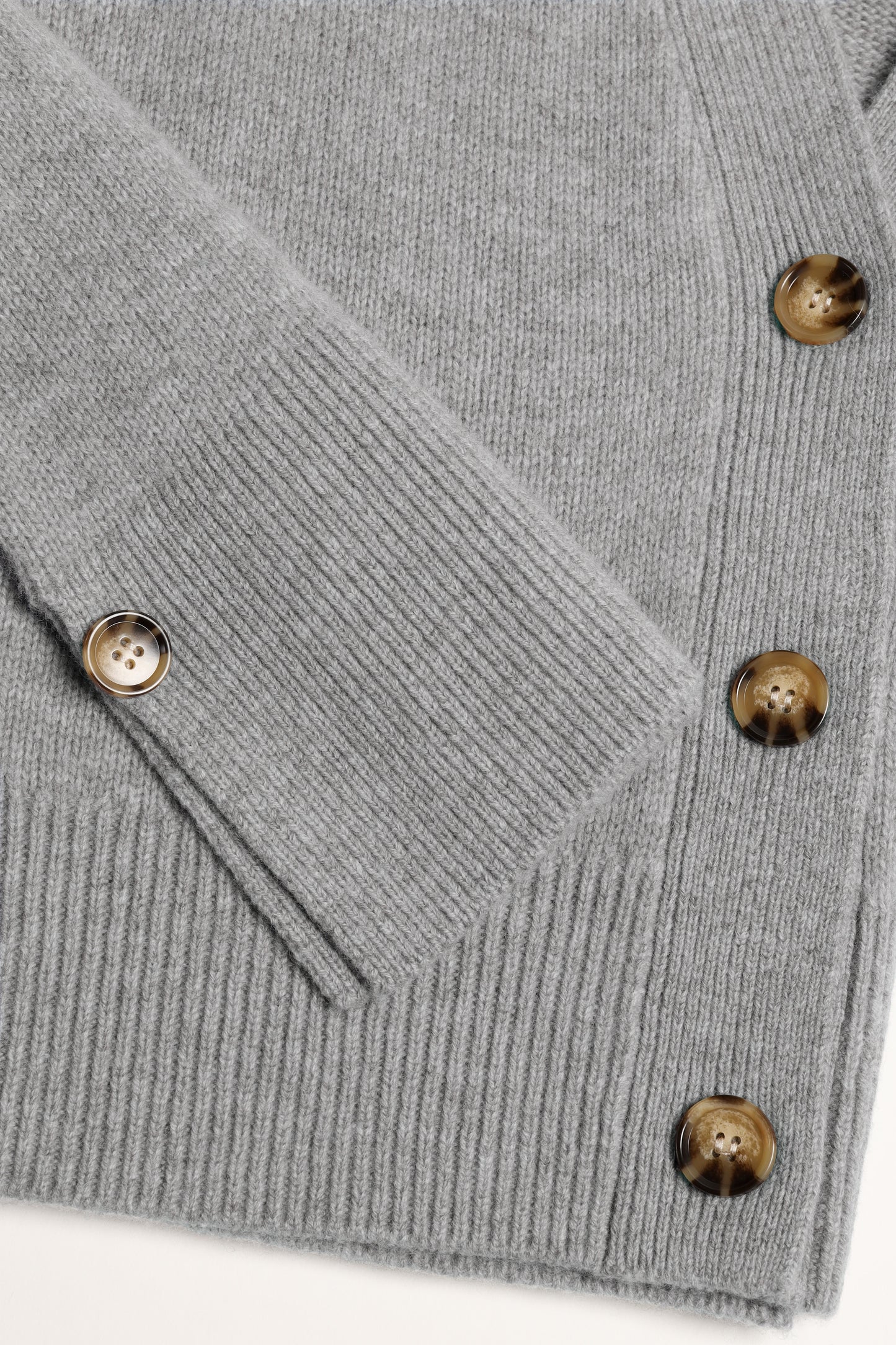 Cardigan Palais in Feline