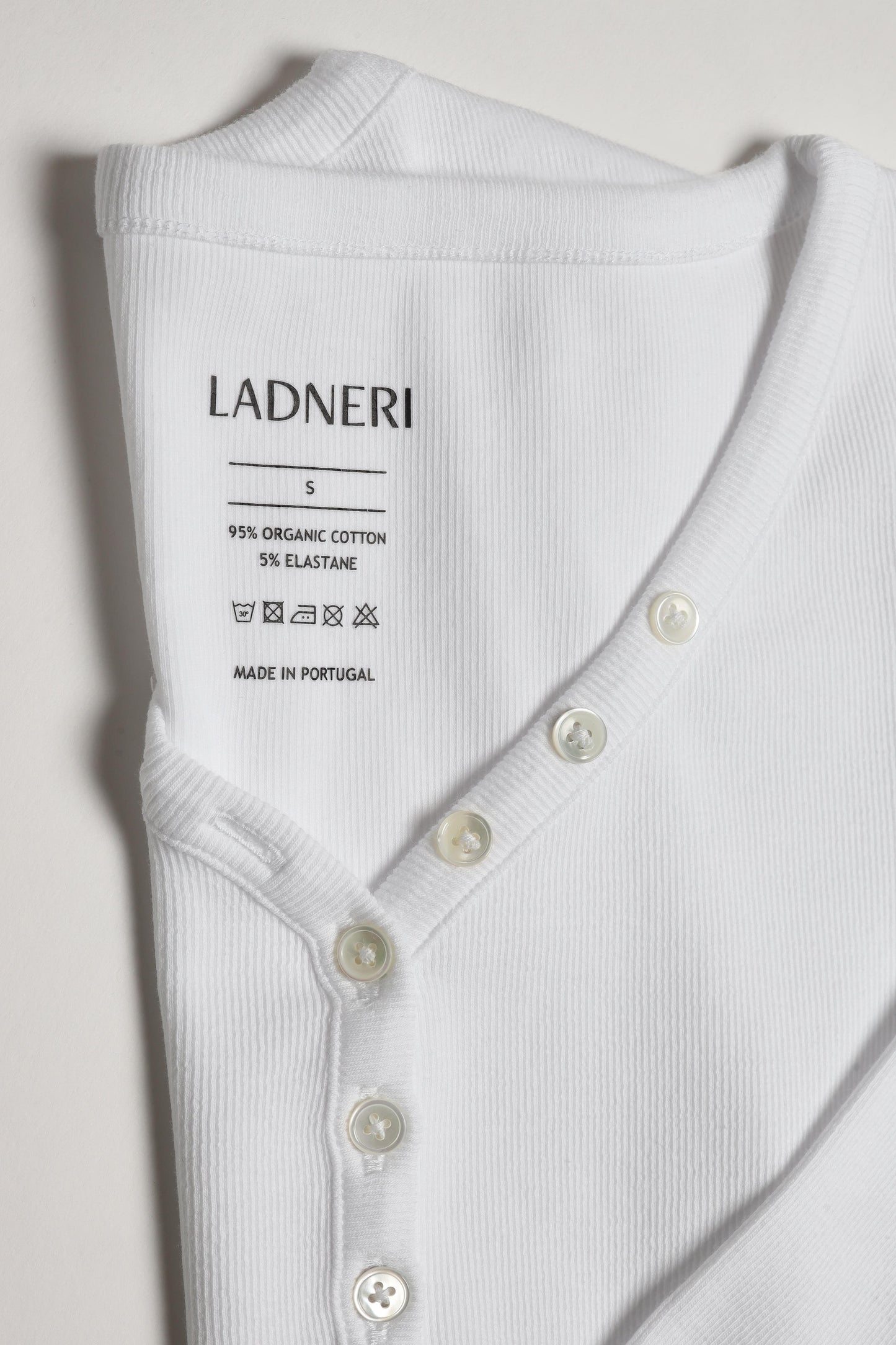 Greta de manga larga en blanco