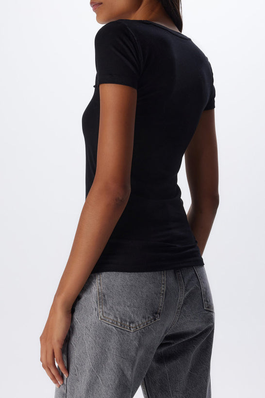 T-Shirt mit V in SchwarzMajestic Filatures - Anita Hass