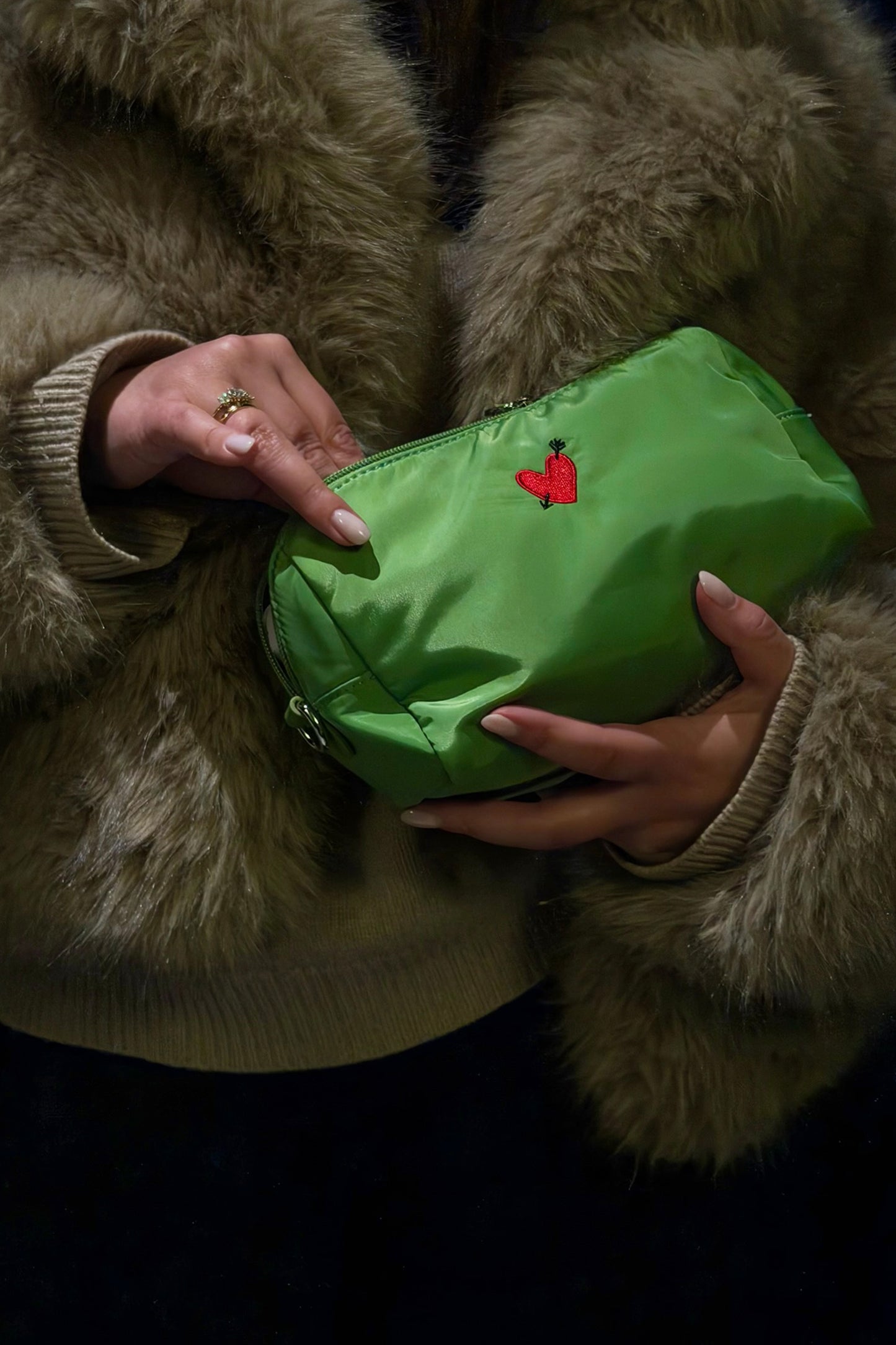 Pouch 'Heart' Large in Matcha Nylon