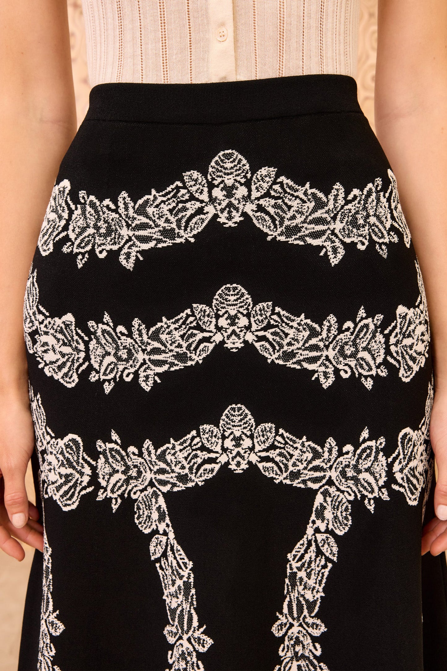 Valencia Jacquard skirt in Noir