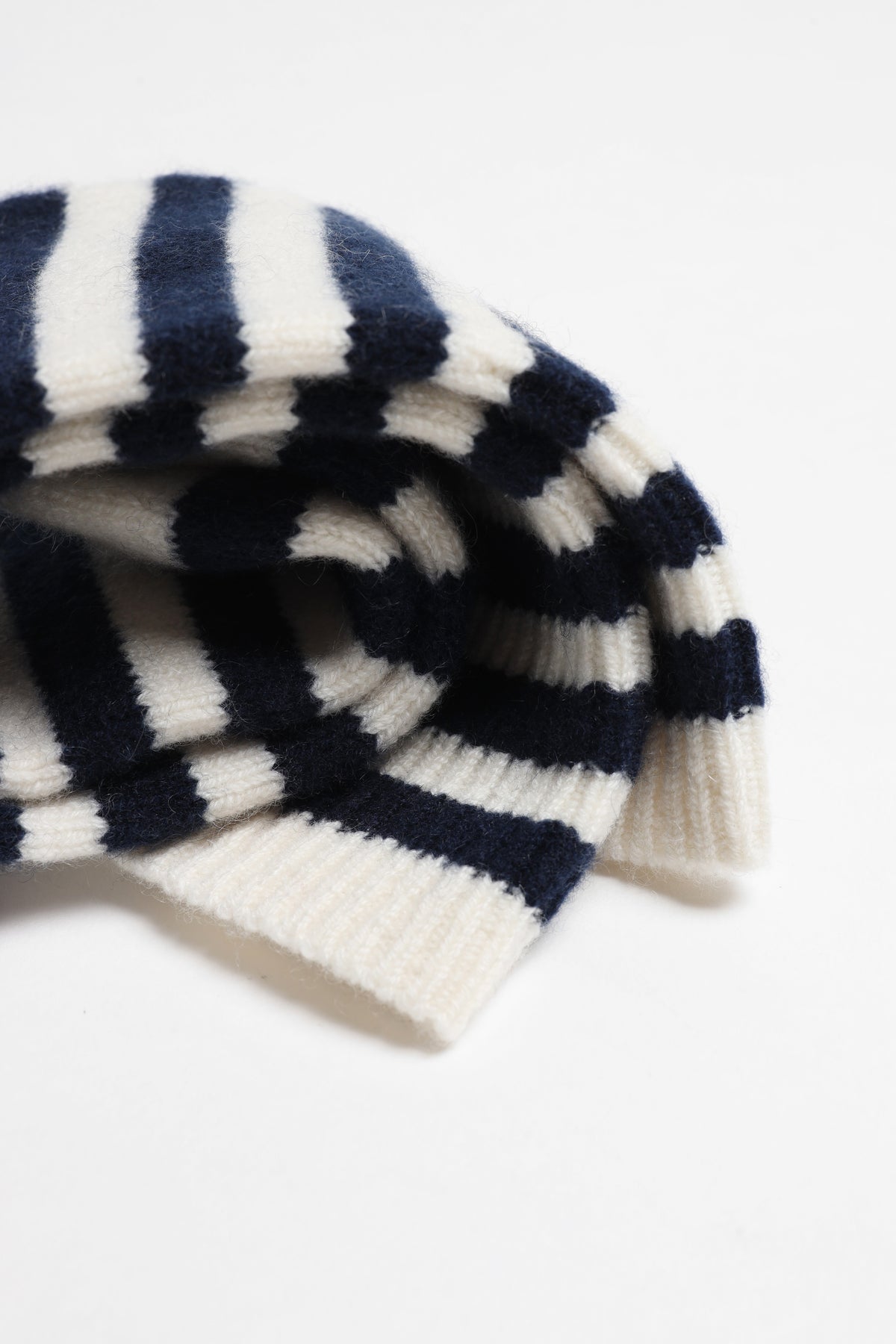 Kaschmirsocken Sutton in Weiß/Navy Anita Hass