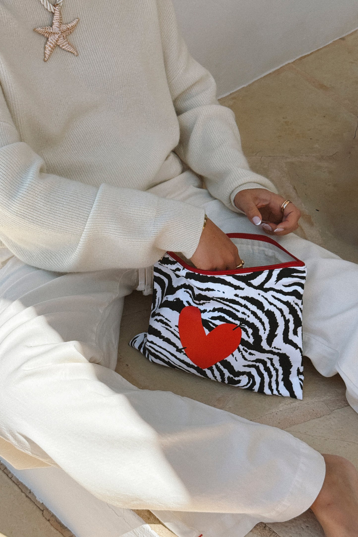 Taschen Set 'Heart' Large in White Zebra Anita Hass
