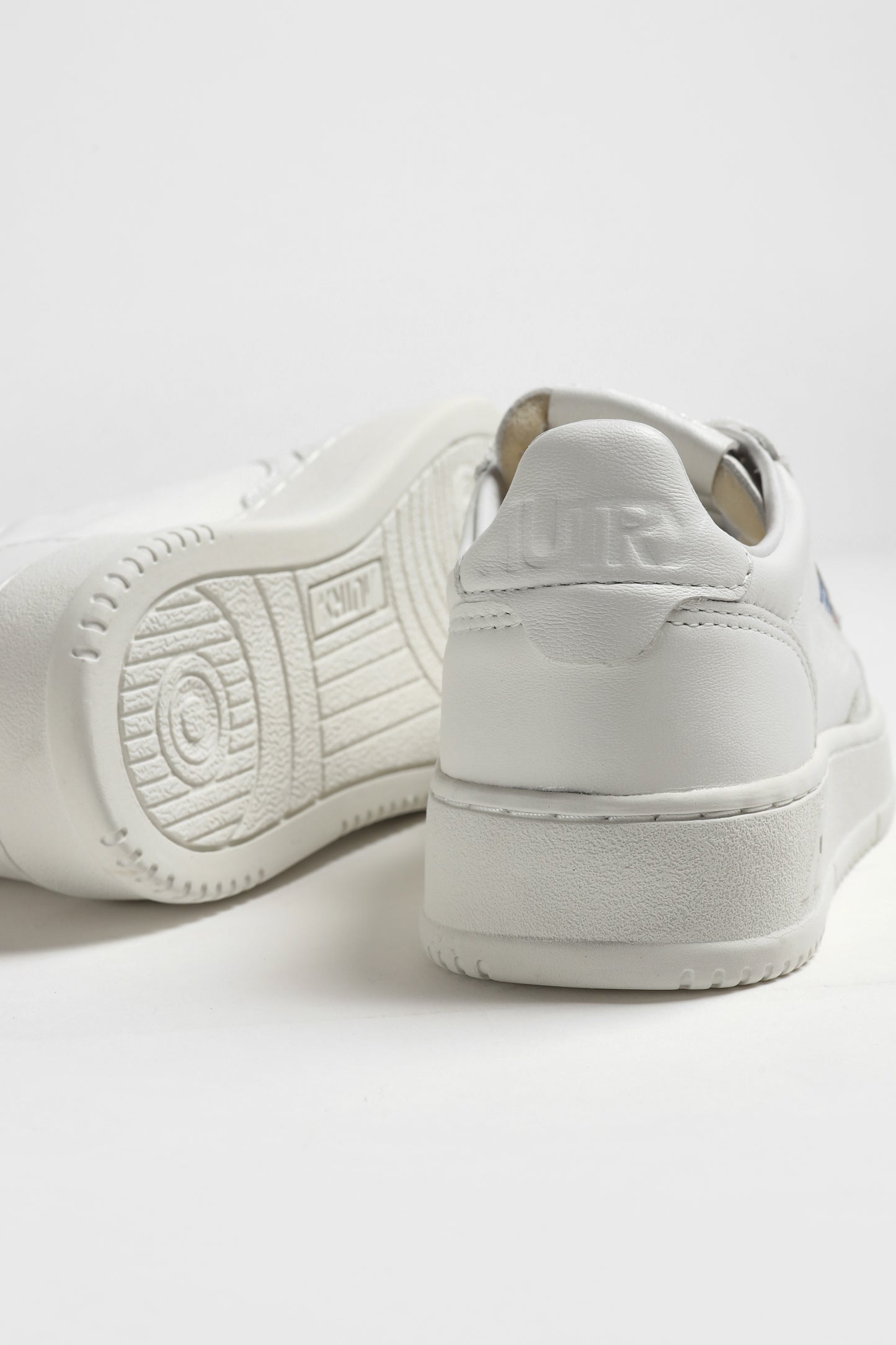 Sneaker Medalist in Solidgoat/Weiß Autry