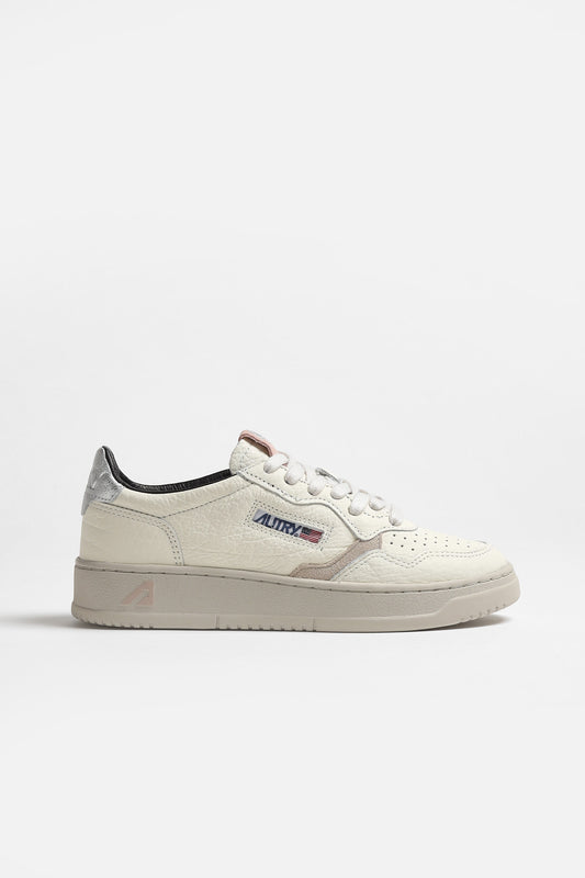 Sneaker Medalist Low in Silber/Puder Autry