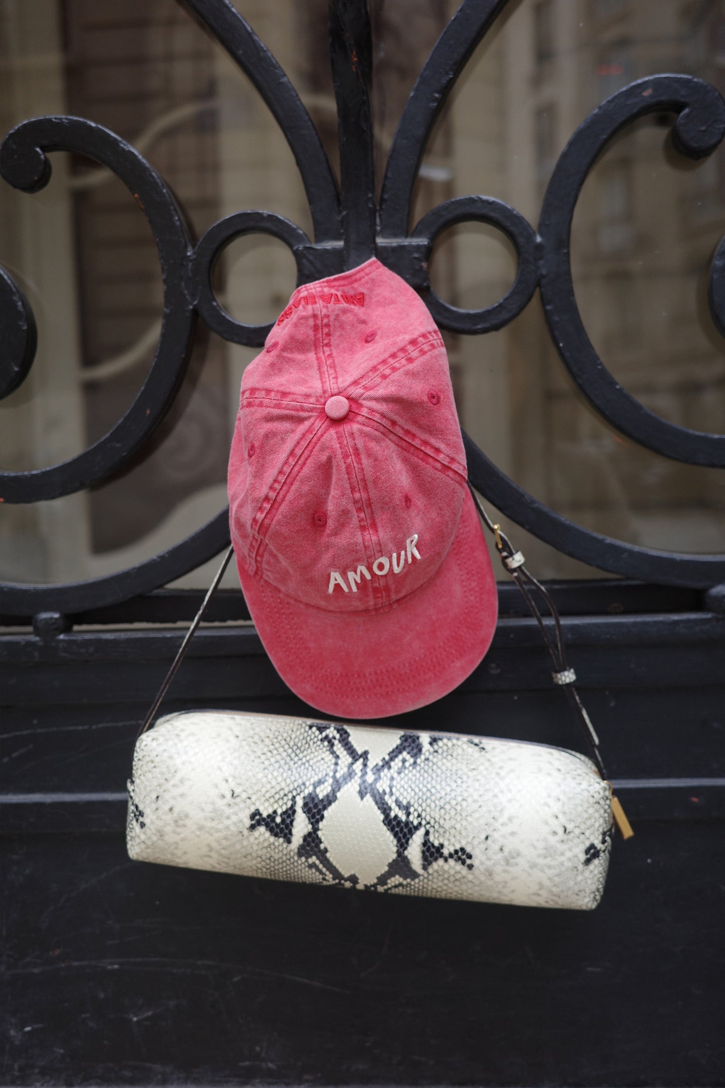 Cap Amour in Washed Red