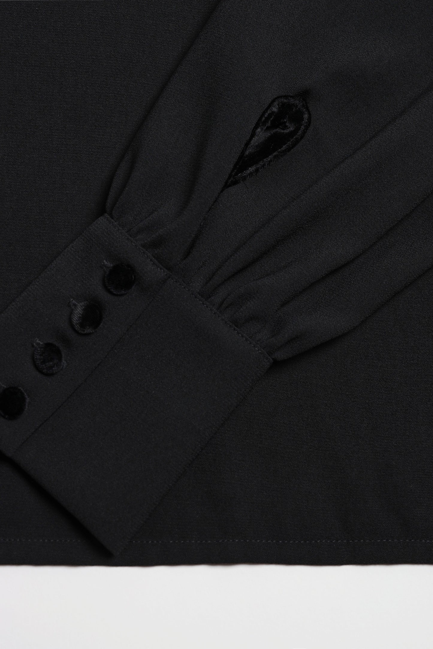 Bluse Sila in Schwarz Ladneri