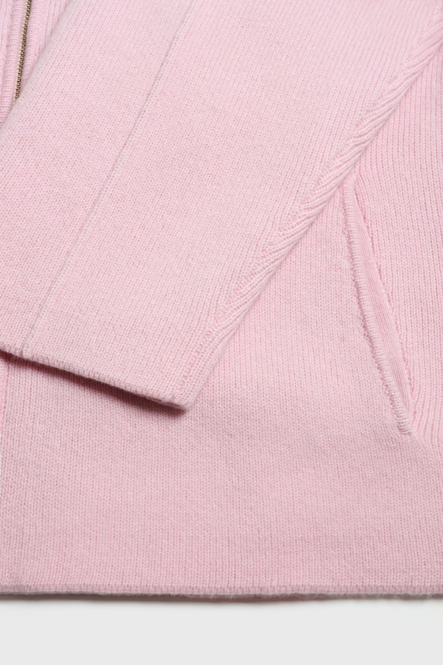 Cardigan Melua in Winter Rose Ladneri