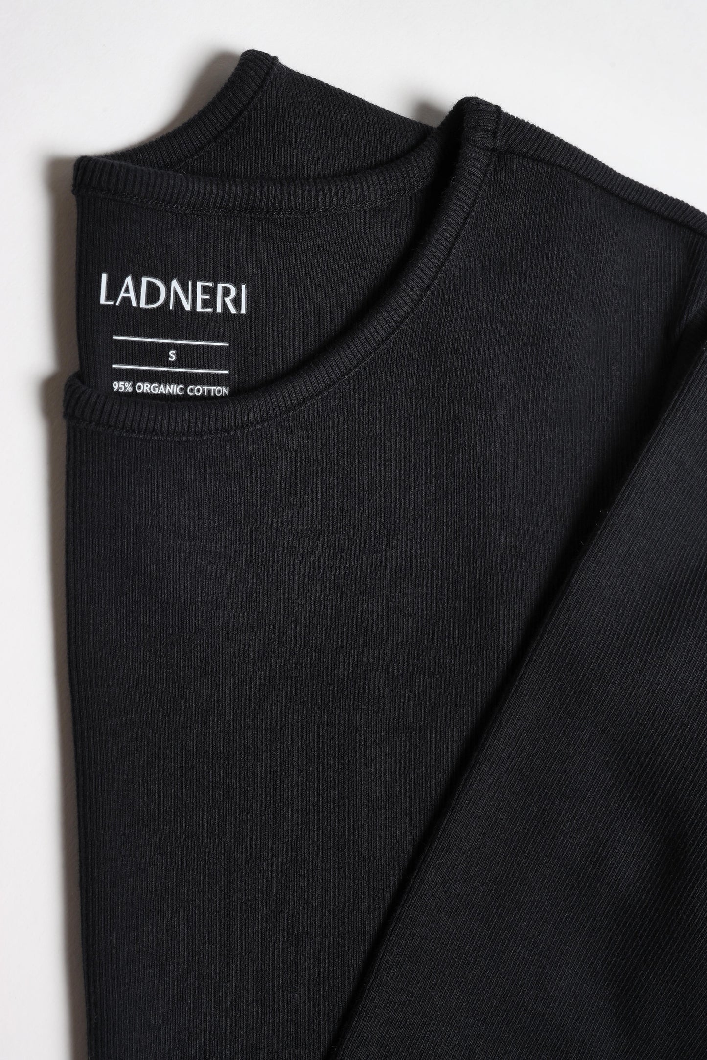 Longsleeve Line in Schwarz Ladneri