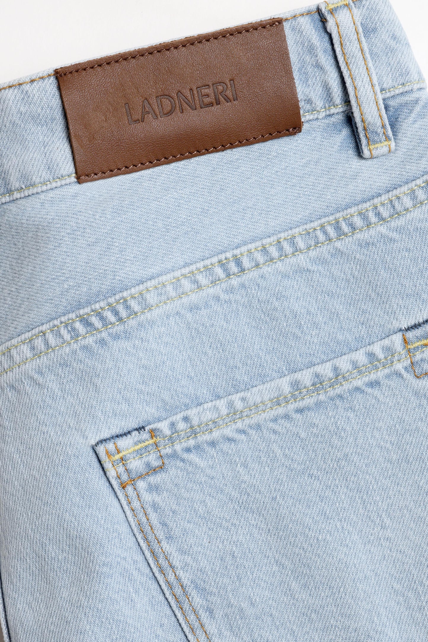 B. J. Jeans in Light Blue, Ladneri Men - Anita Hass