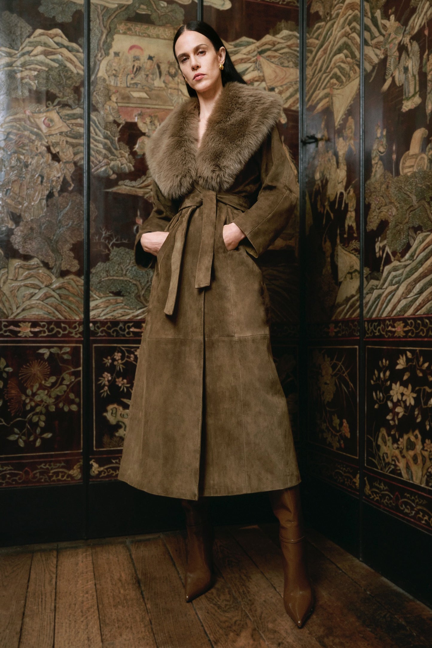 Ledermantel Briona in Deep Olive SuedeNour Hammour - Anita Hass