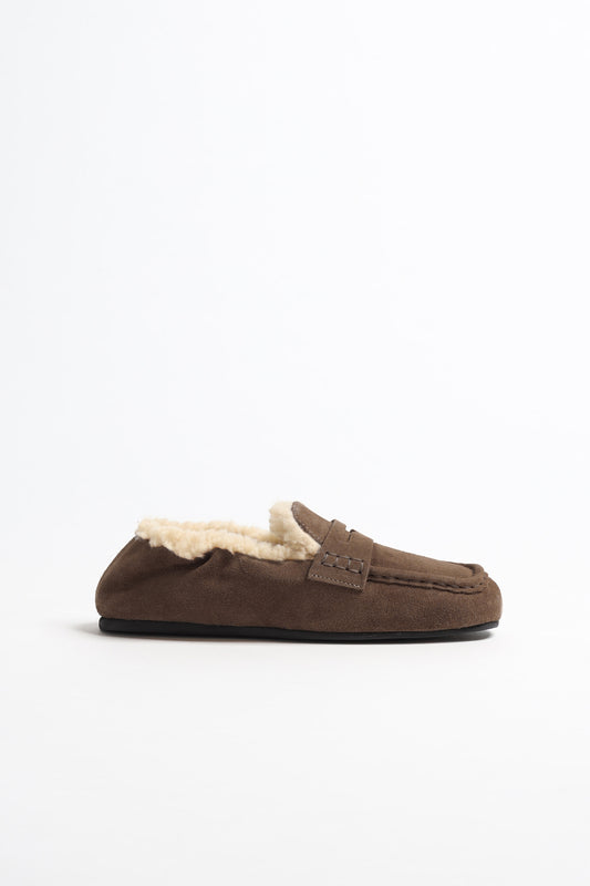 Loafer Penny Fur in Suede Dark Brown Posa