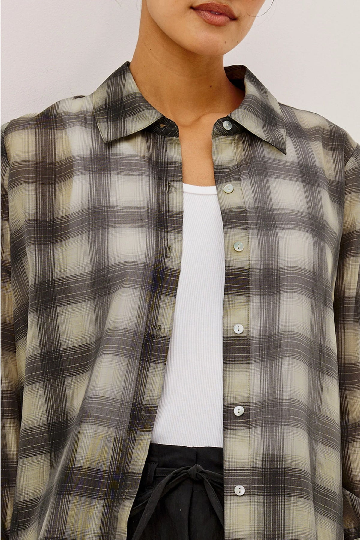Blusa Bishop en color ónix taupe