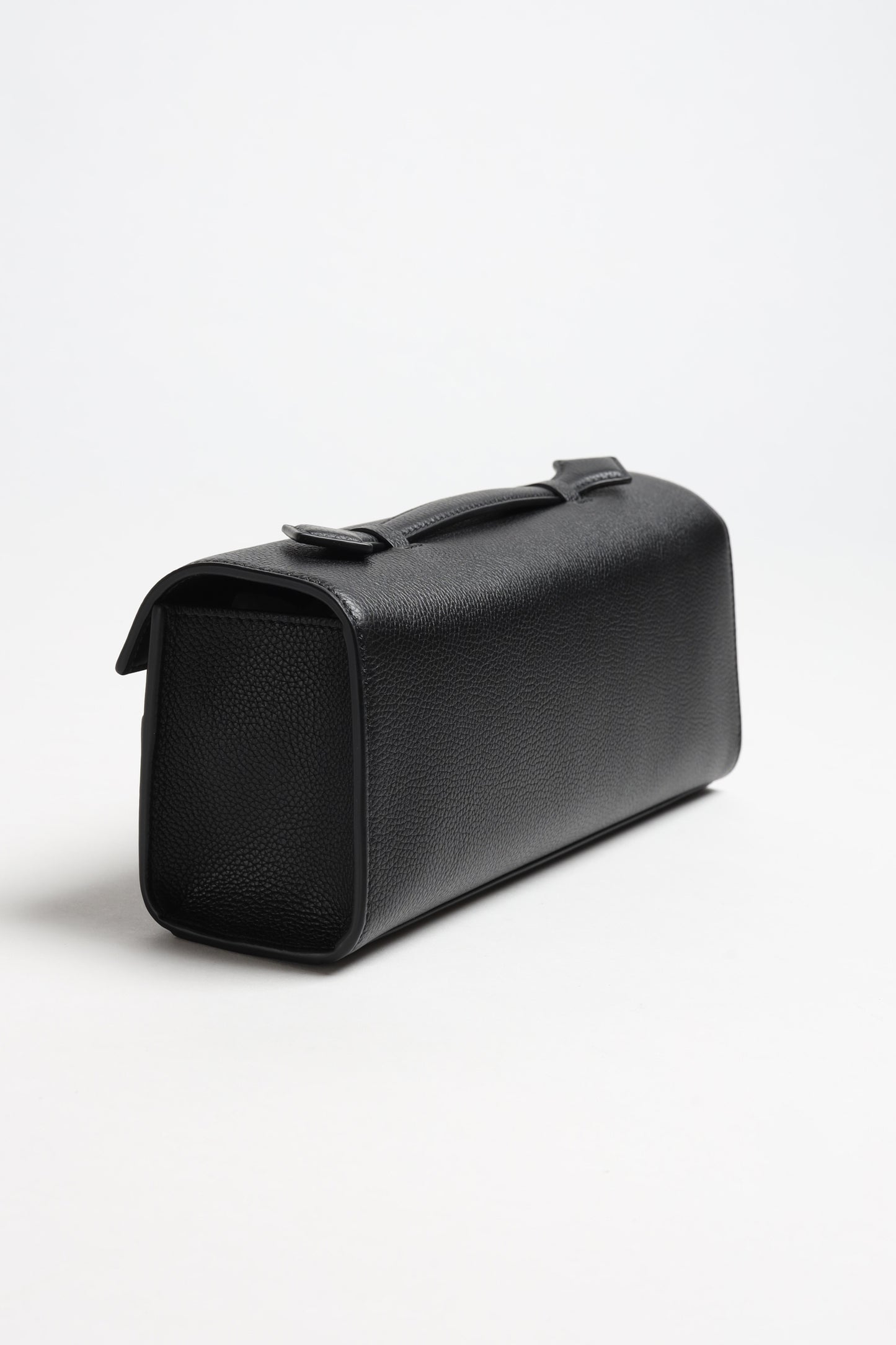 Tasche Slim Symmetry Pochette in Schwarz Savette