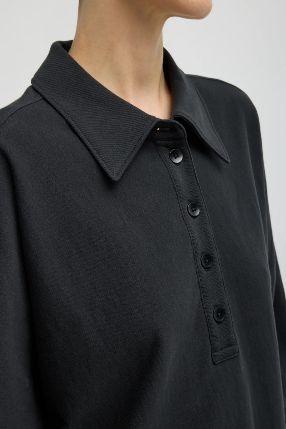 Sweatshirt Light Weight Polo in Schwarz Tibi