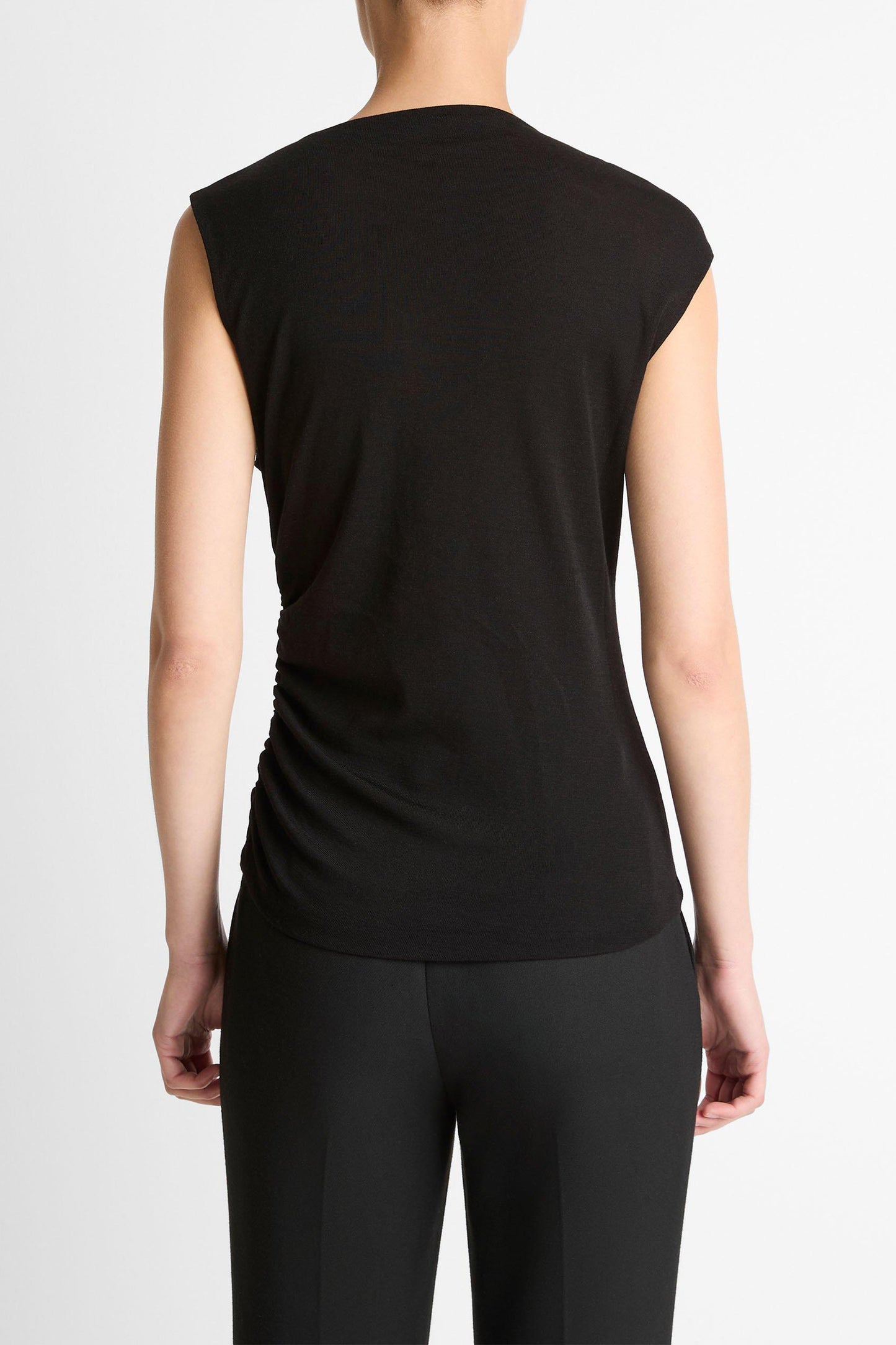 Top drape brooch in black