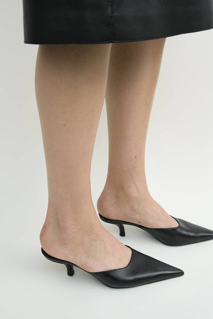 Mules Sharp in SchwarzToteme - Anita Hass