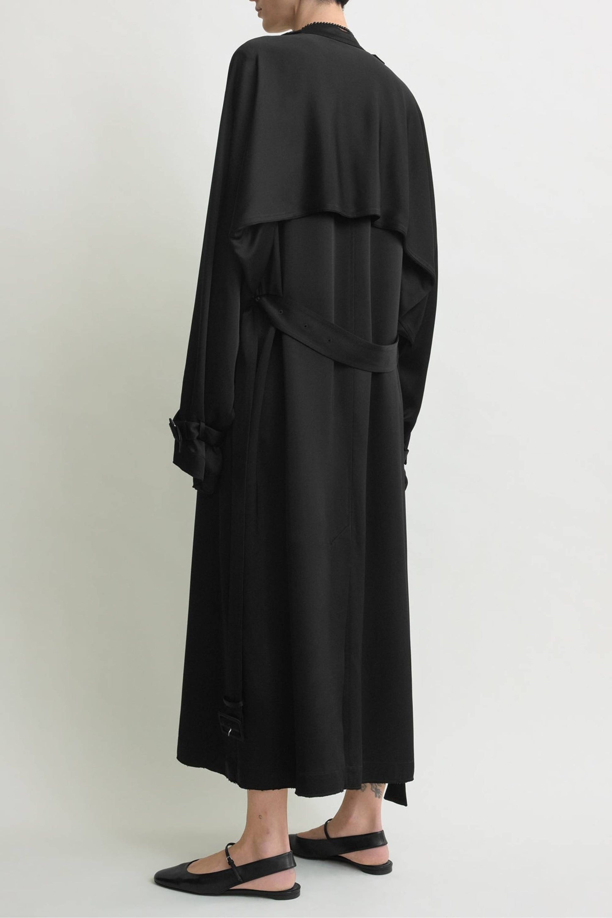 Trenchcoat Draped Satin in SchwarzToteme - Anita Hass