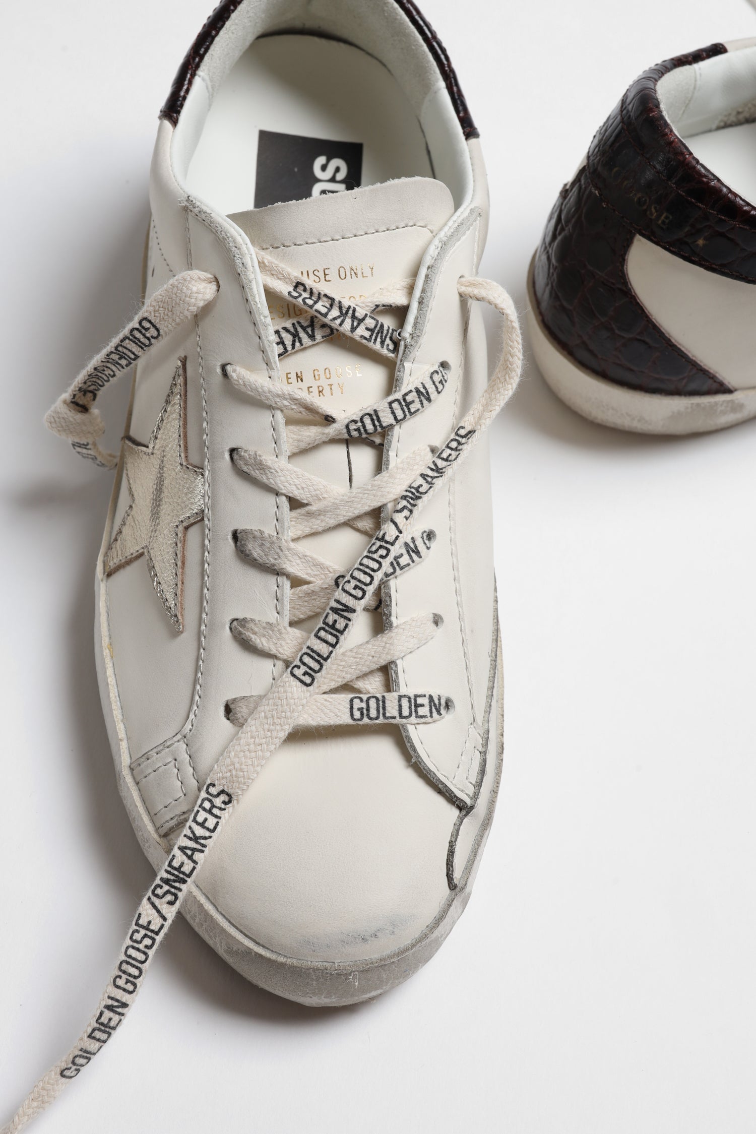 Sneaker Super Star in White/Platinum/BurgundyGolden Goose - Anita Hass