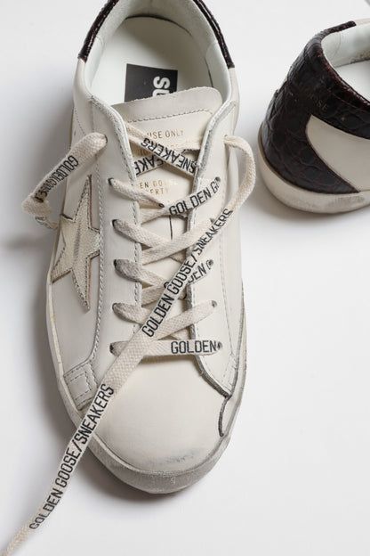 Sneaker Super Star in White/Platinum/BurgundyGolden Goose - Anita Hass