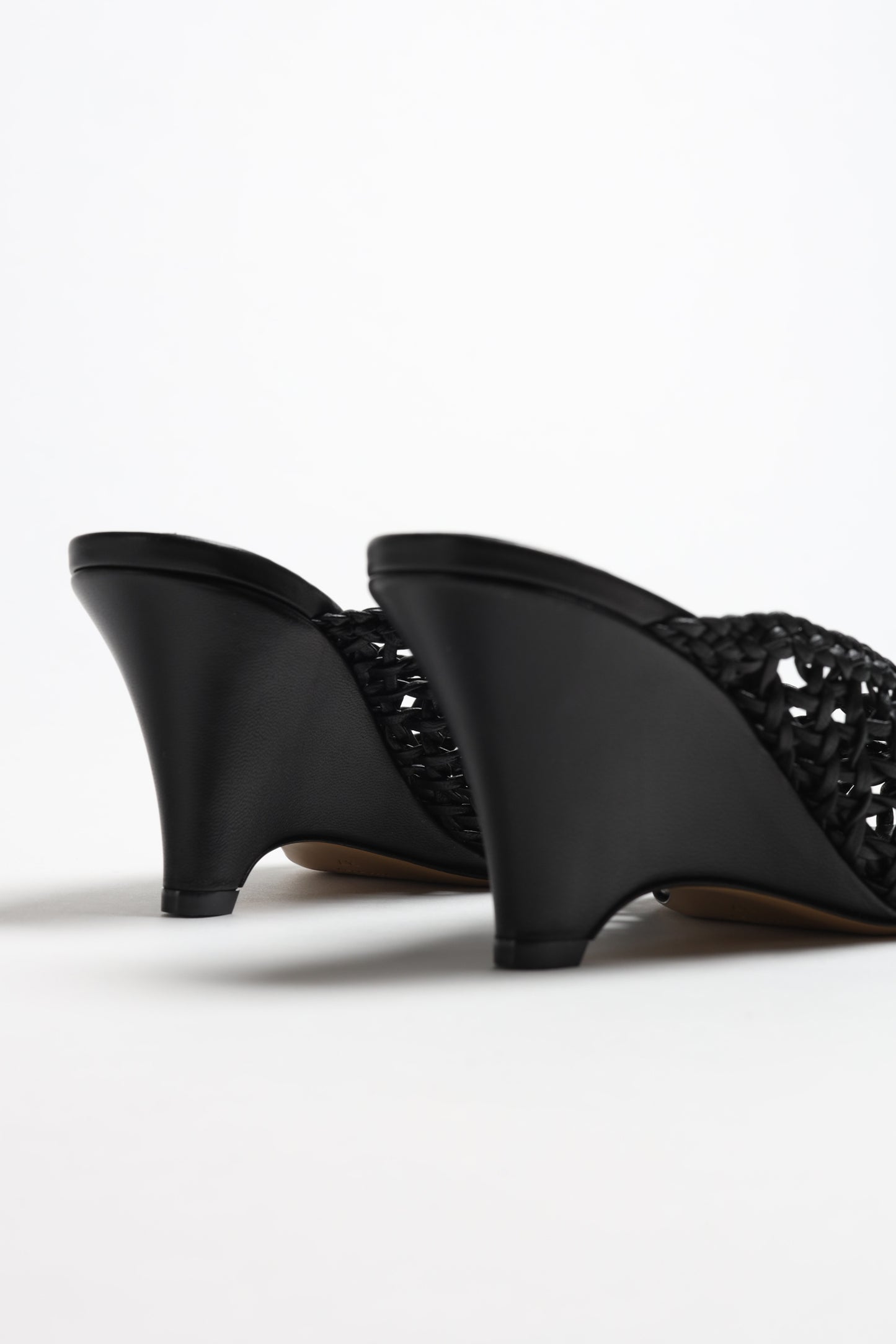 Victoria Knotted mules in black