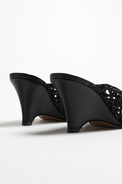 Victoria Knotted mules in black