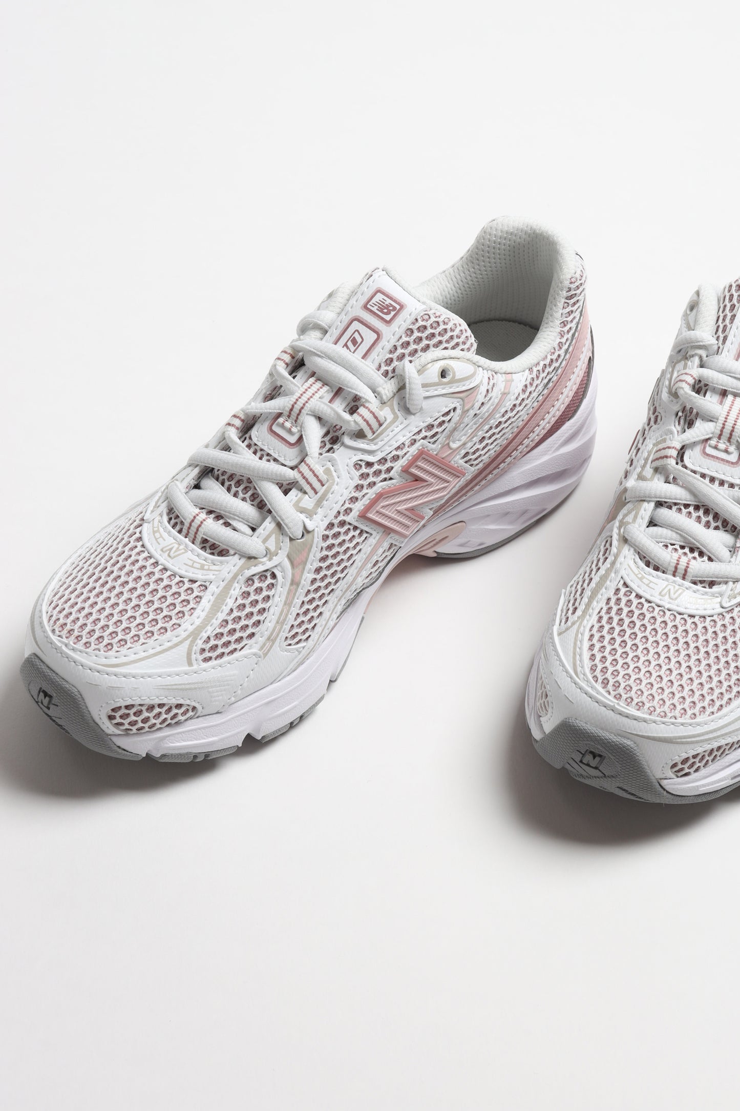 Sneaker 740 in palissandro/bianco