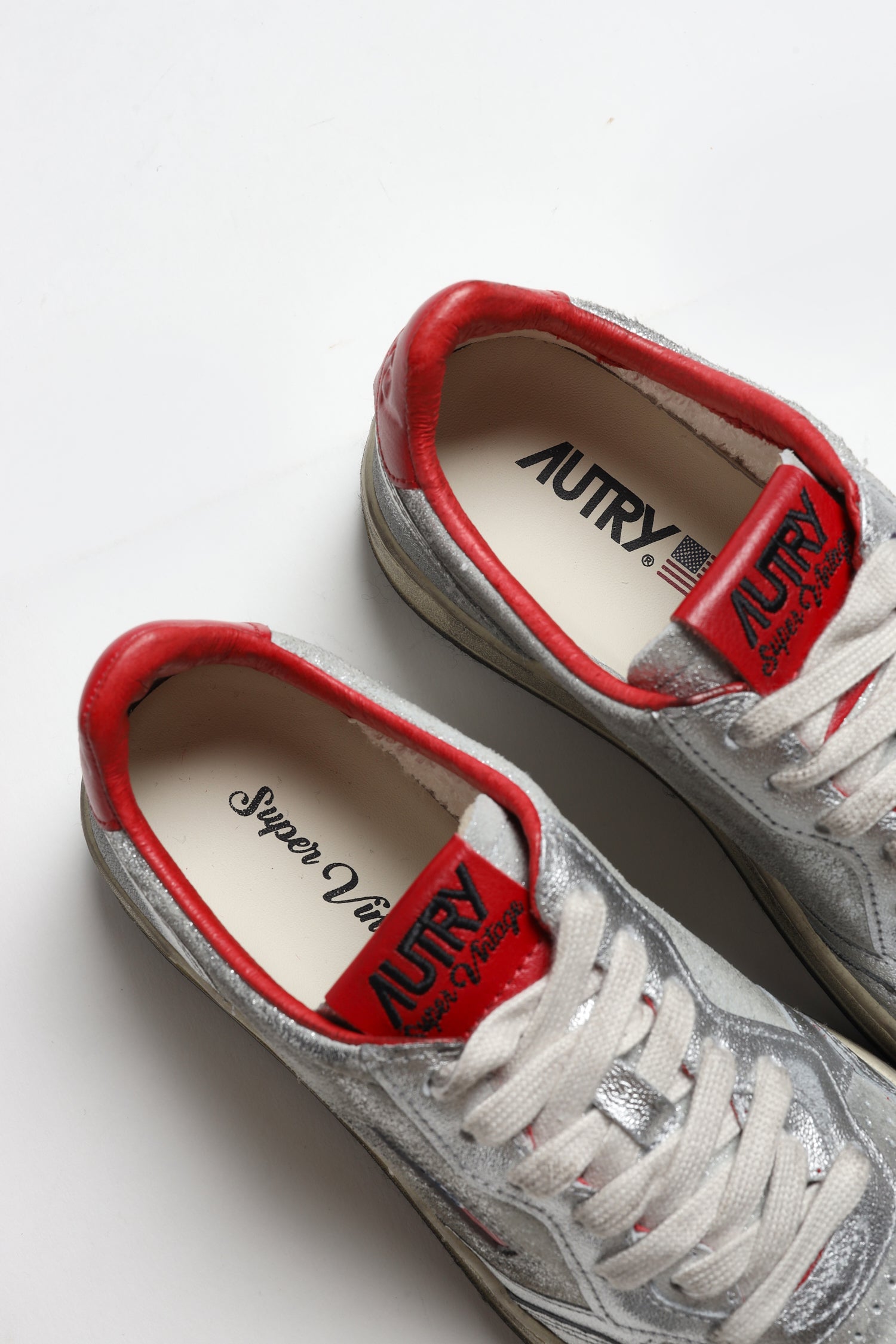 Sneaker Super Vintage in Silver/China RedAutry - Anita Hass