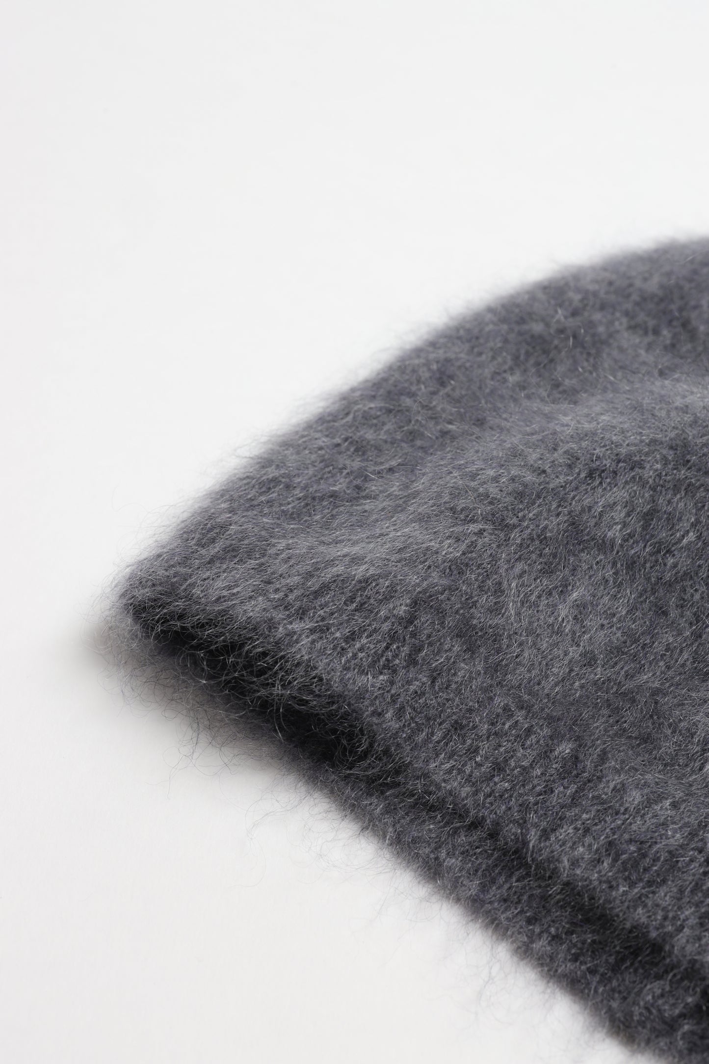 Beanie in Graphite Brushed Lisa Yang