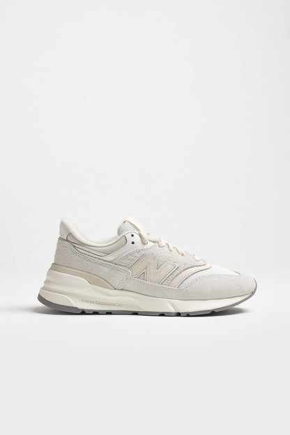 Sneaker 997R in Cream/White SuedeNew Balance - Anita Hass