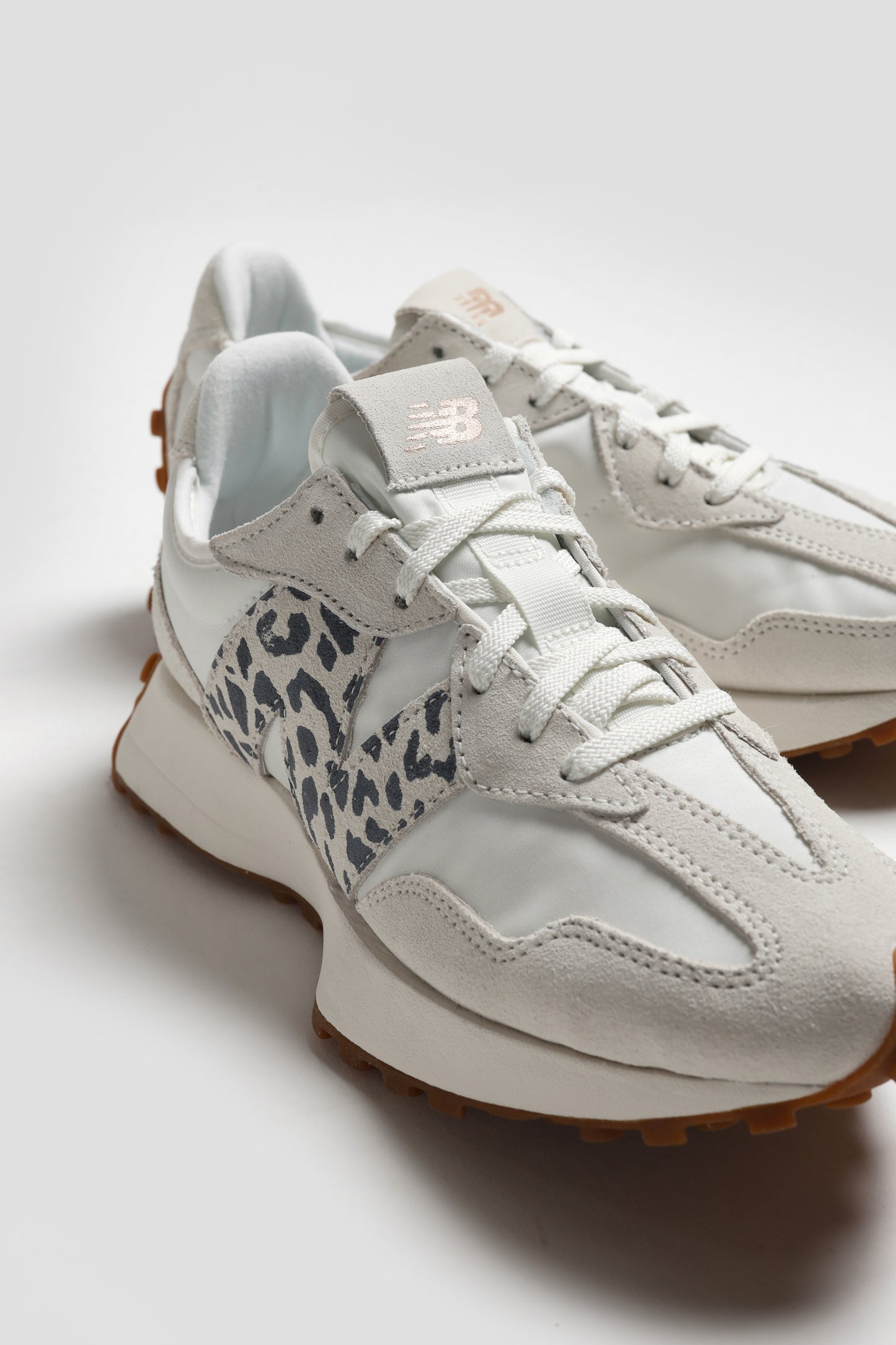 Sneaker 327 in AnimalNew Balance - Anita Hass