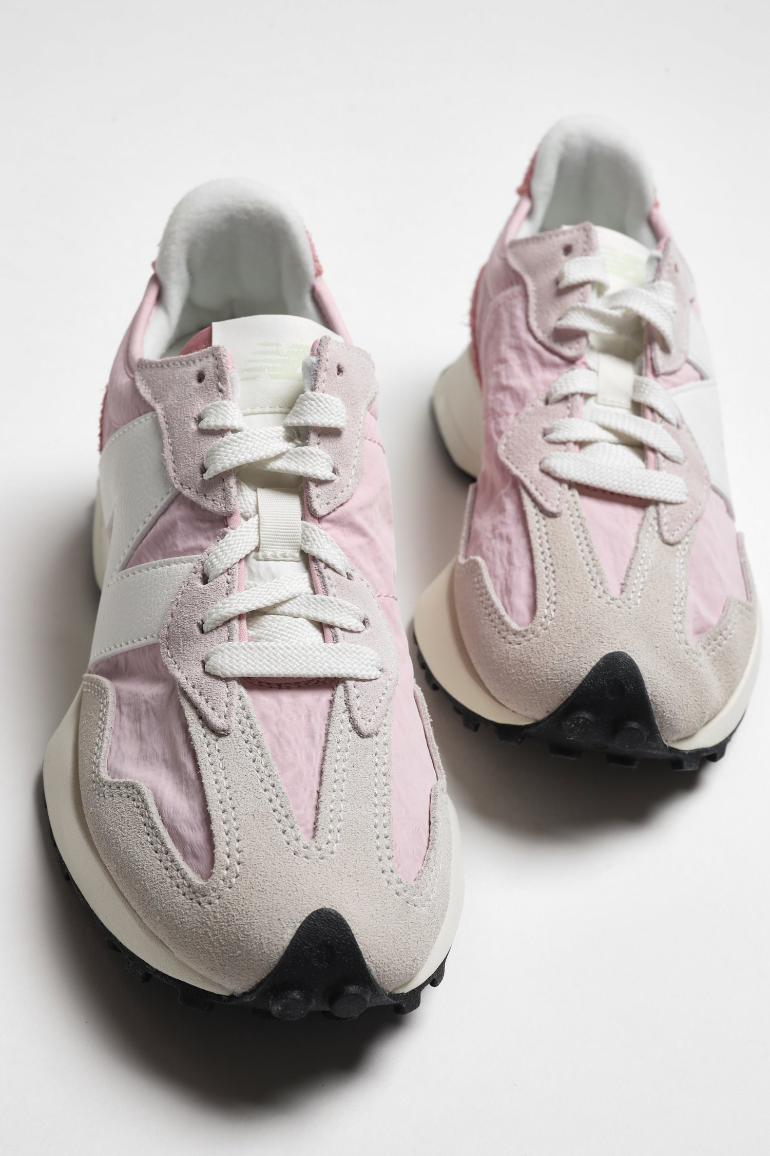 Sneaker 327 in Pink/GrauNew Balance - Anita Hass