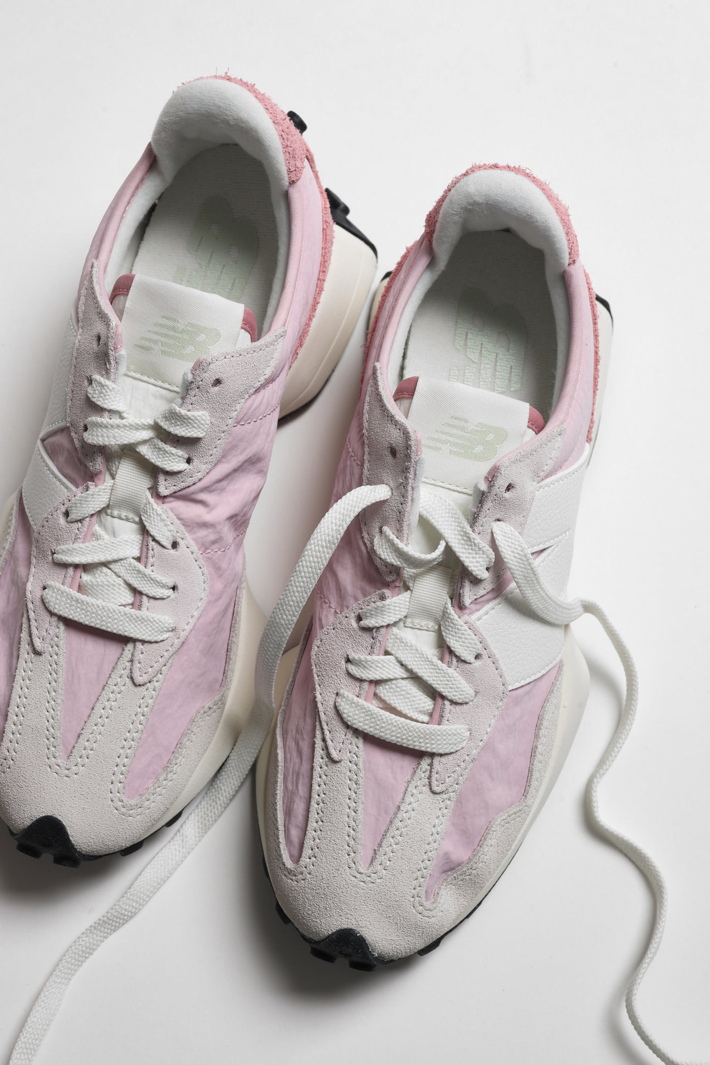 Sneaker 327 in Pink/GrauNew Balance - Anita Hass