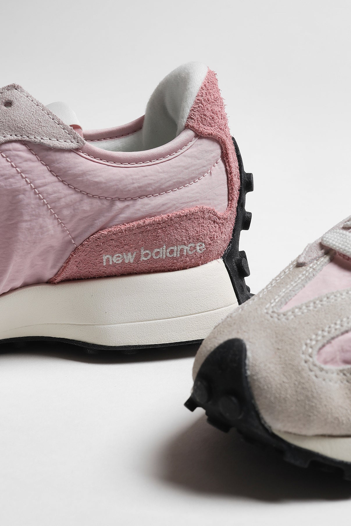 Sneaker 327 in Pink/GrauNew Balance - Anita Hass