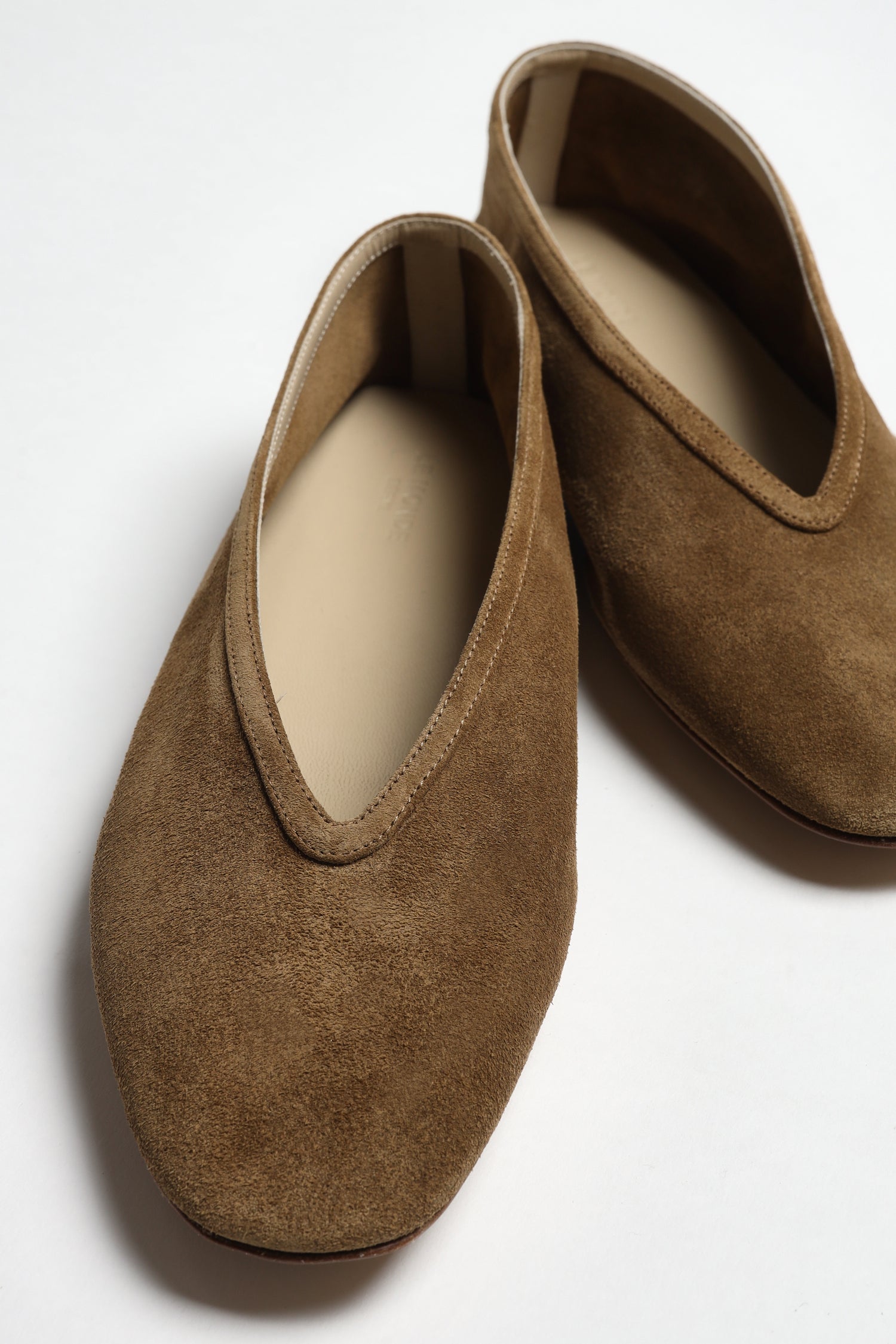 Slipper Luna Suede in TaupeLe Monde Beryl - Anita Hass