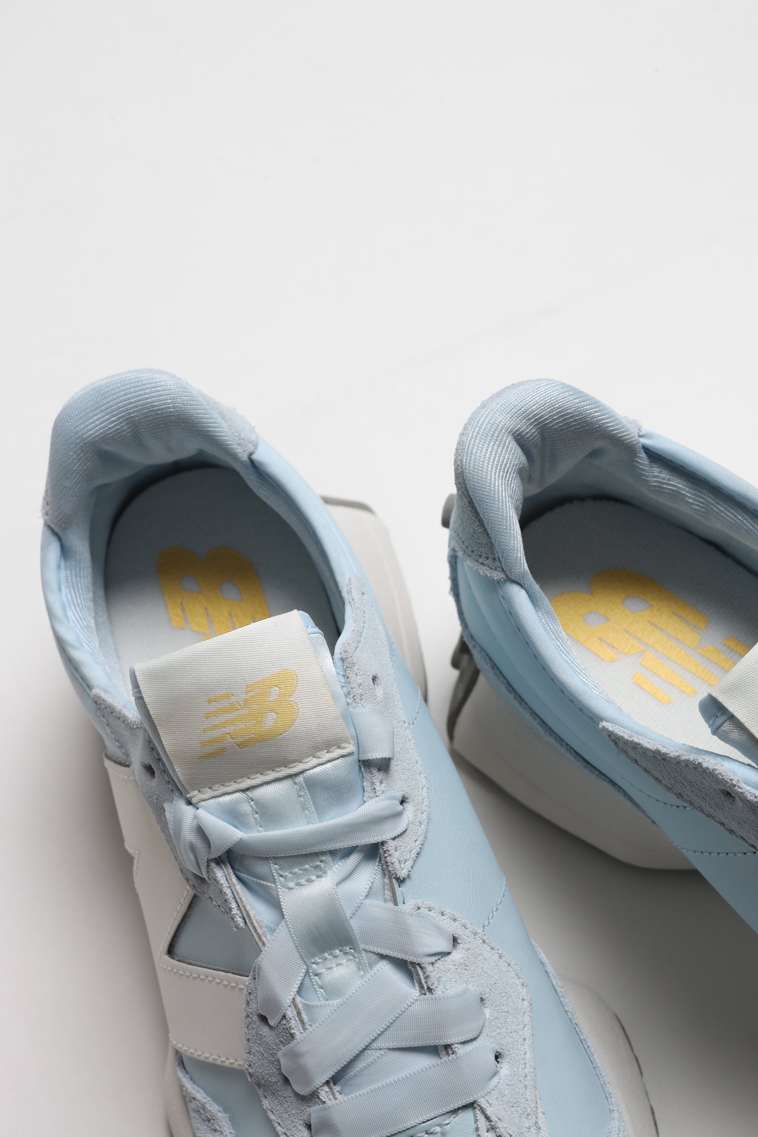 Sneaker 327 in Quarry Blue/Sea SaltNew Balance - Anita Hass