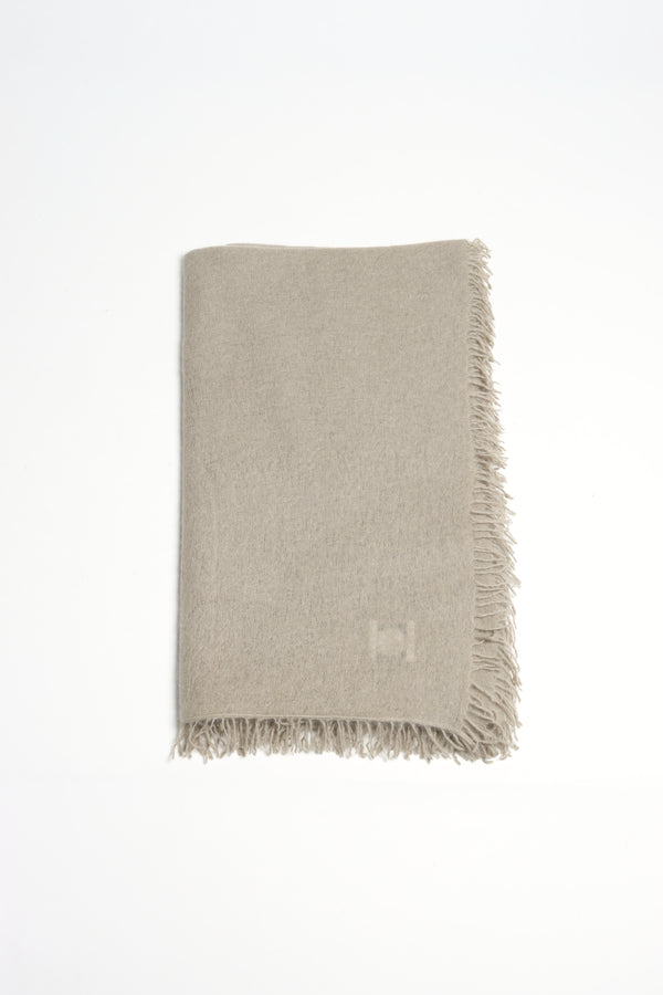 Cashmere scarf in Plaza Taupe