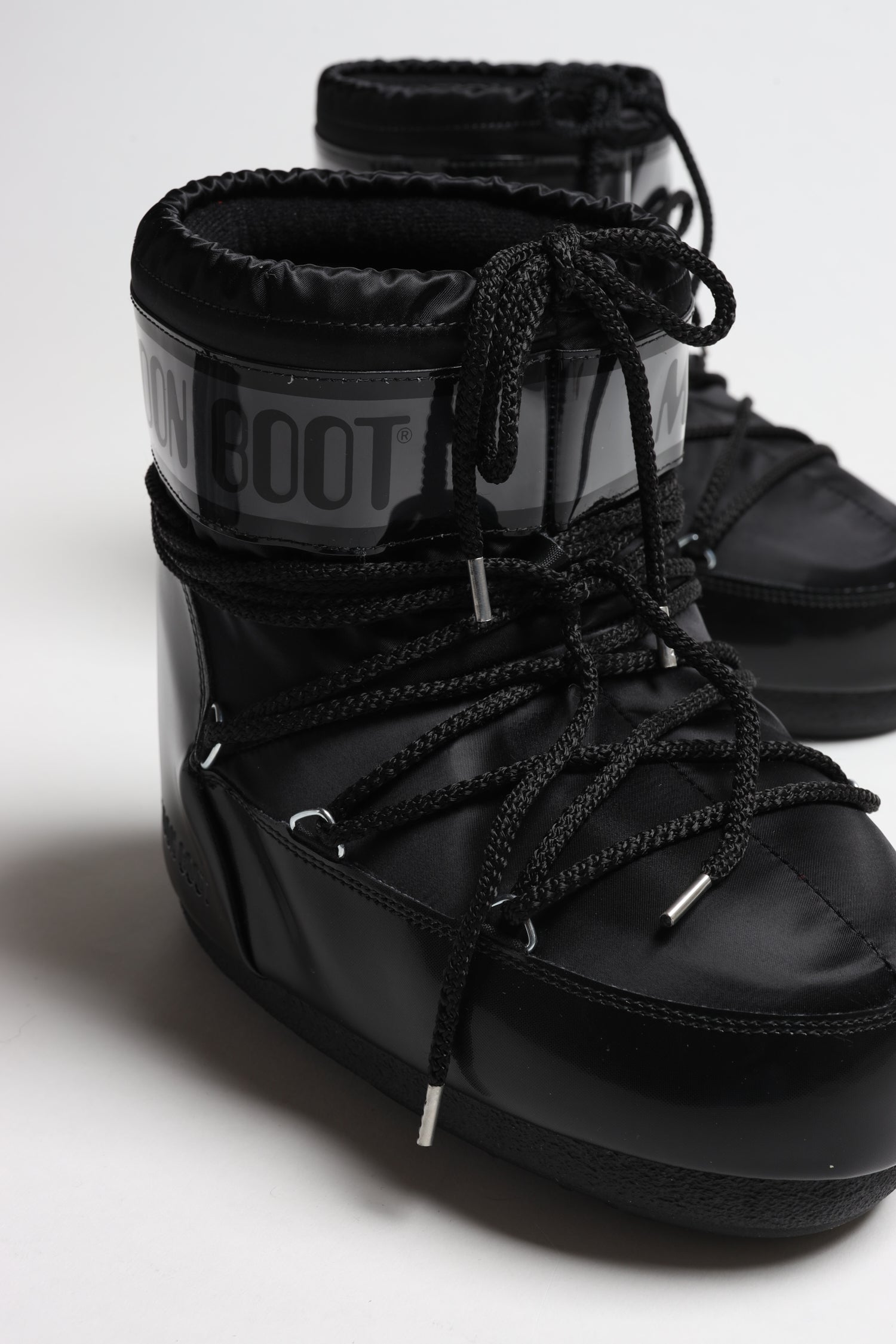  Moon Boot, Icon Low Nylon Unisex Boots, 36/38, Black : Luxury  Stores