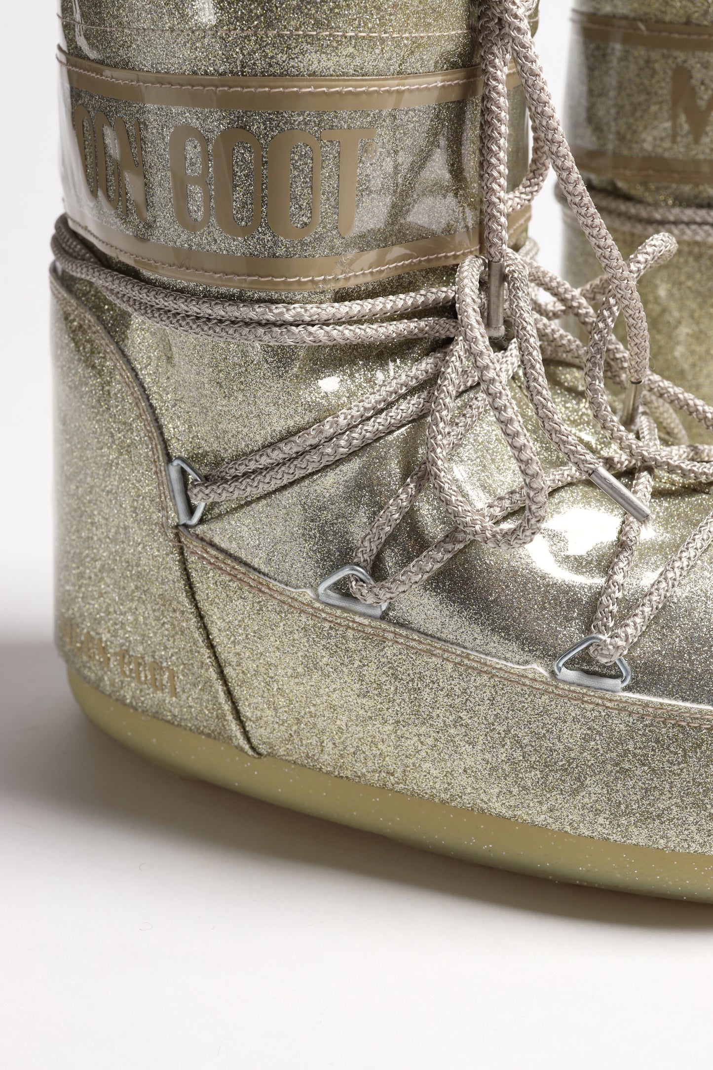 Moon Boot Icon Low Glitter in GoldMoon Boot - Anita Hass