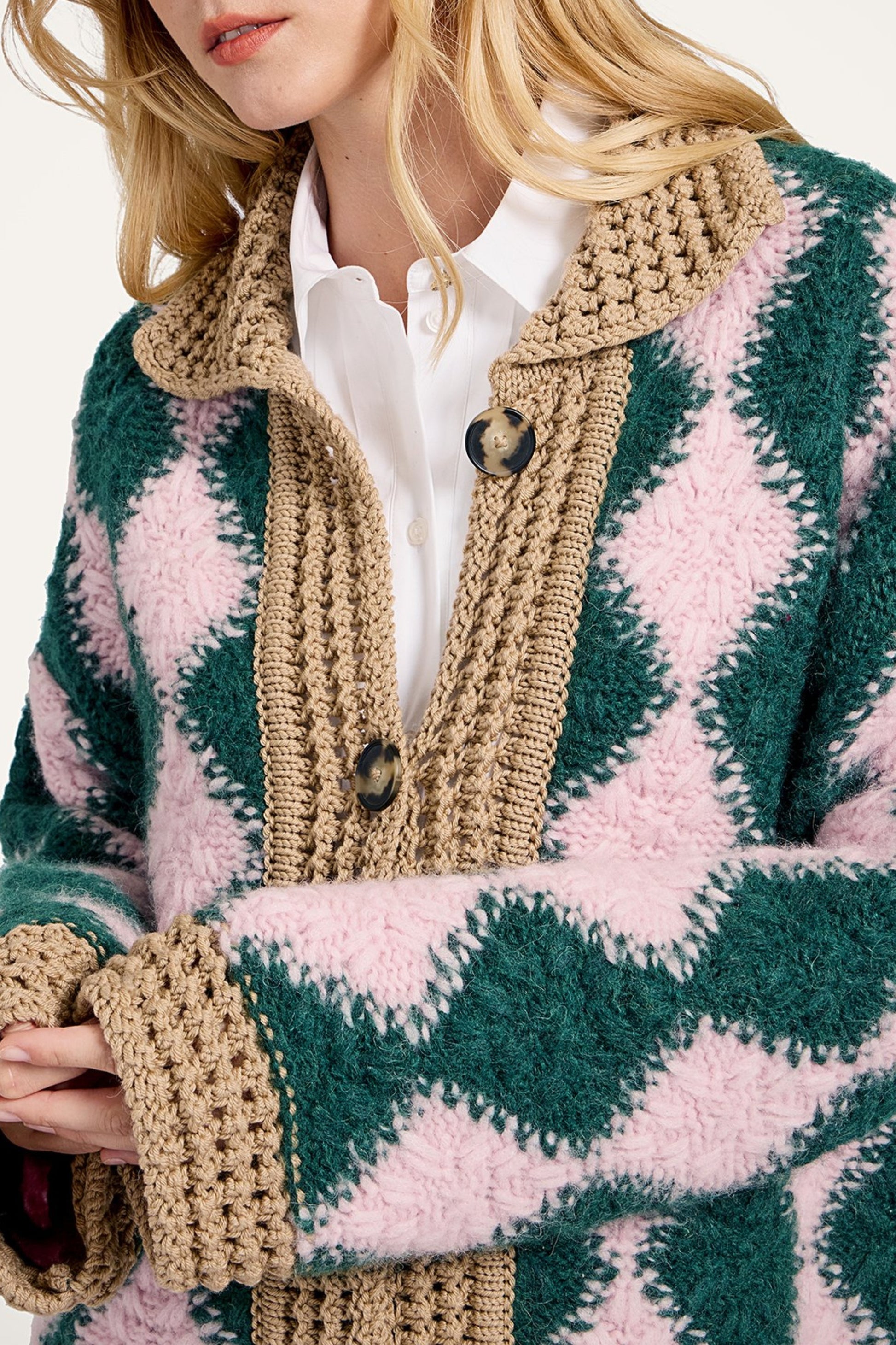 Cardigan Crochet Bowling in Camel ArgyleLa Double J - Anita Hass