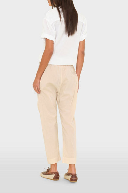 Pantalones draper en pergamino