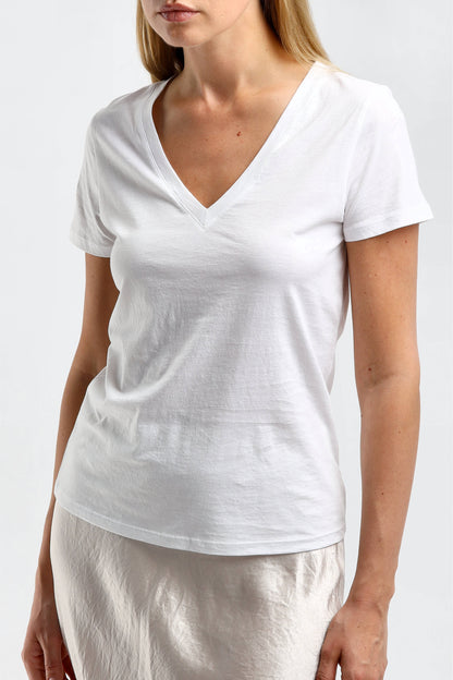 T-Shirt Essential V in Optic WhiteVince - Anita Hass
