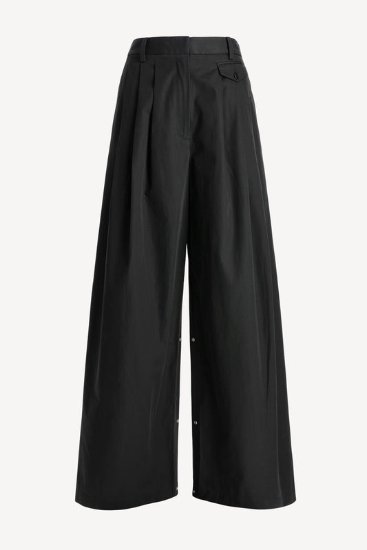 Pantalones triple pliegue en negro