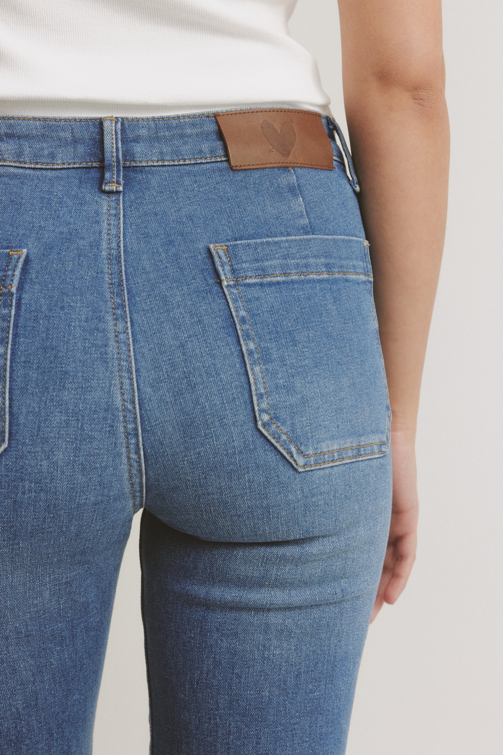 Jeans The Bootcut in Mid BlueAnita Hass - Anita Hass