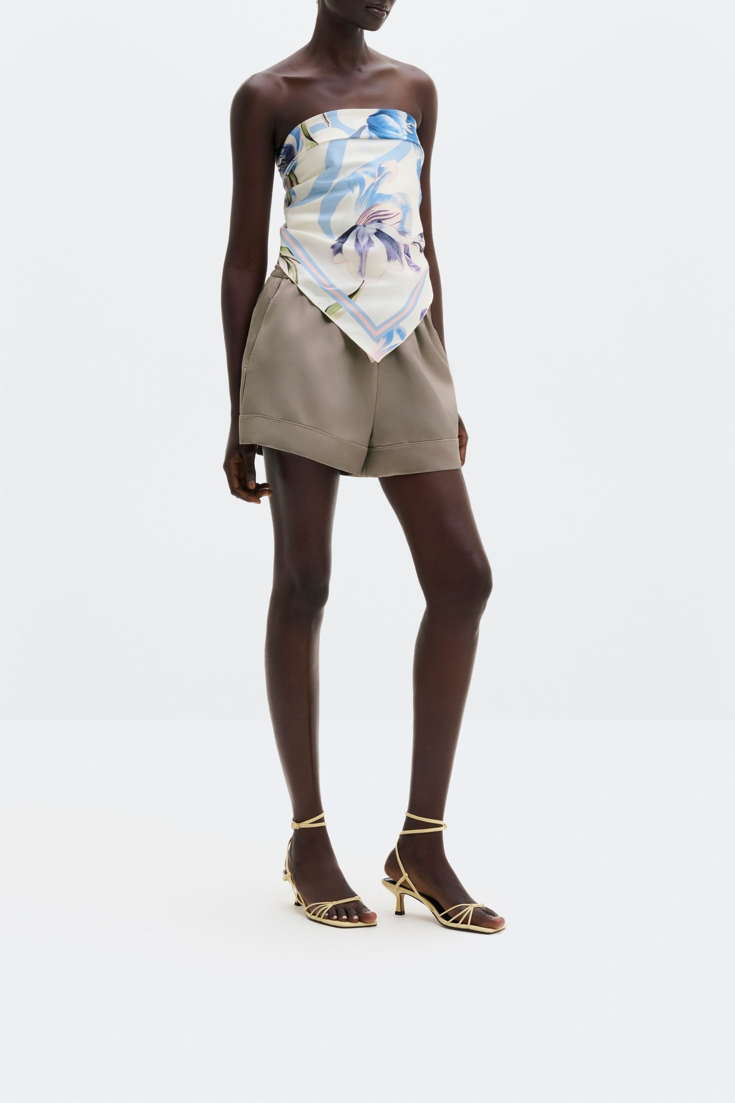 Pantalón corto Cecely en grafito