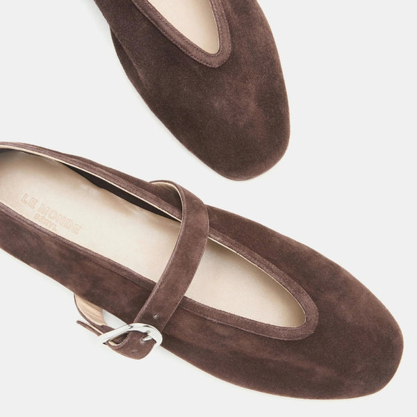 SANDALS AND SLIPPERS