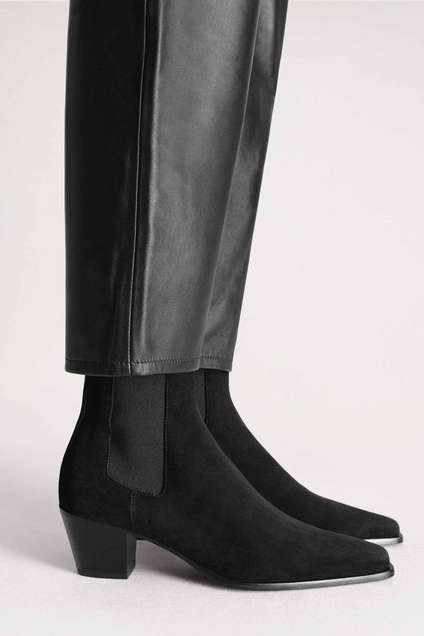 Boots The City Suede in SchwarzToteme - Anita Hass