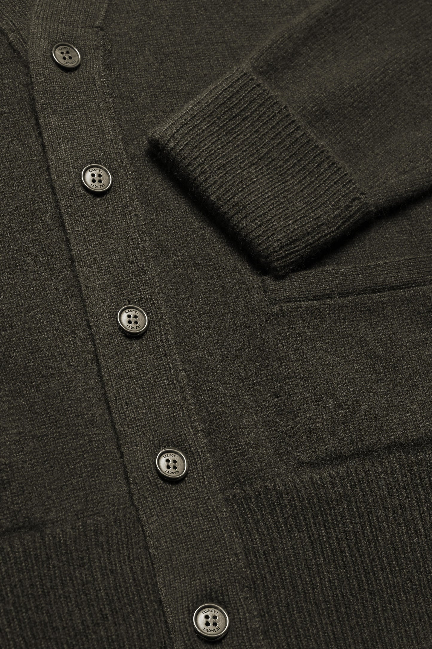 Cardigan Jimmy in OliveLadneri Men - Anita Hass