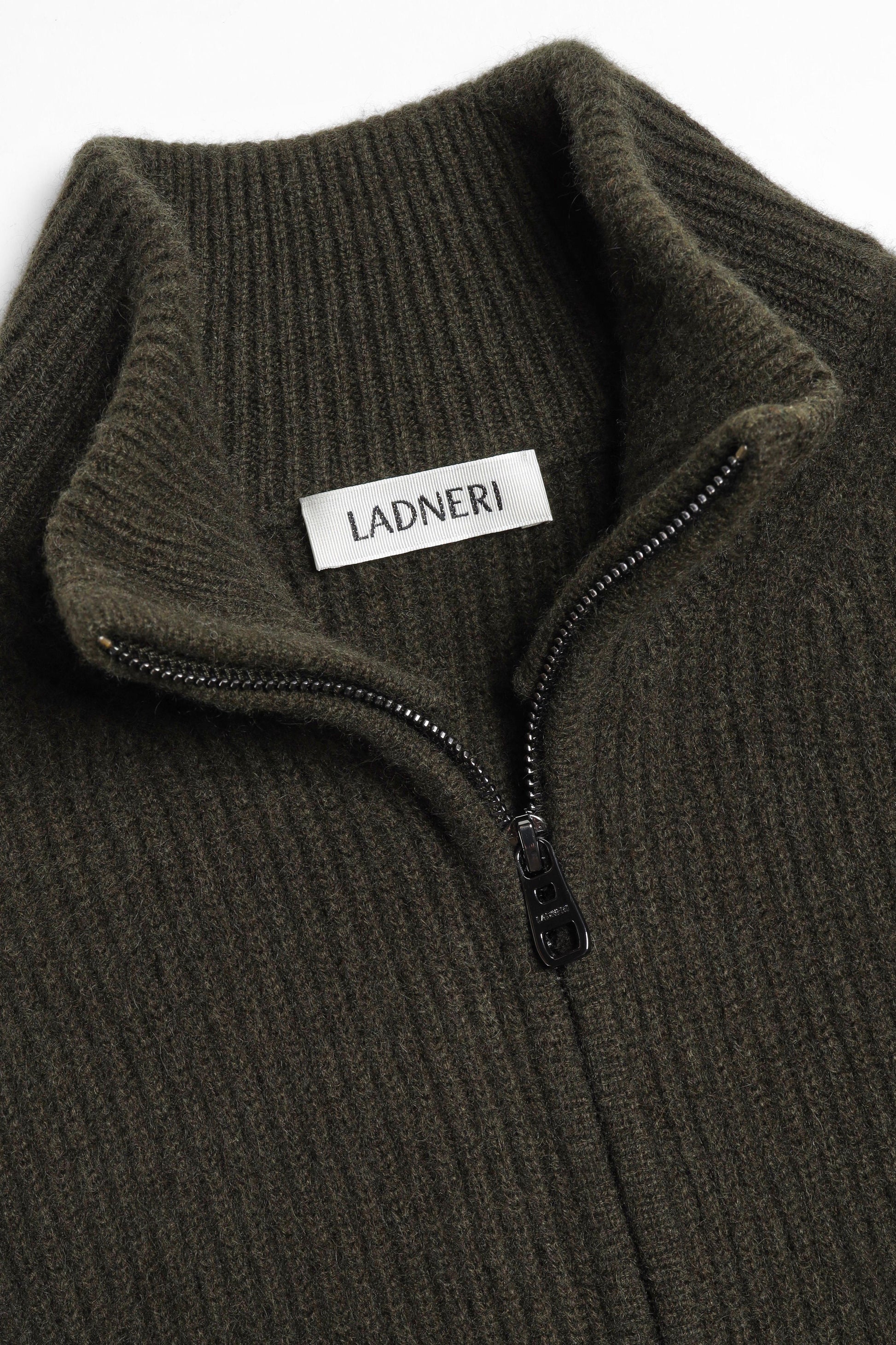 Cardigan Paulie in OliveLadneri Men - Anita Hass